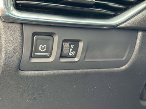 Used 2022 Cadillac XT4 Premium Luxury w/ Safety Alert Package image 12