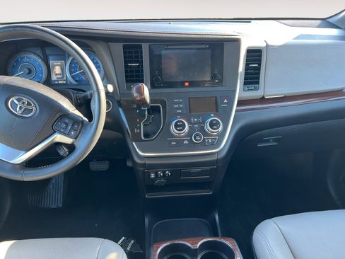 Used 2015 Toyota Sienna Limited image 9