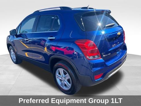 Used 2017 Chevrolet Trax LT w/ LT Convenience Package AWD/4WD image 3
