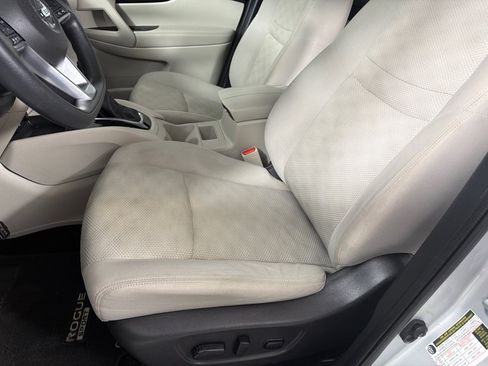 Used 2018 Nissan Rogue Sport SV AWD/4WD image 11
