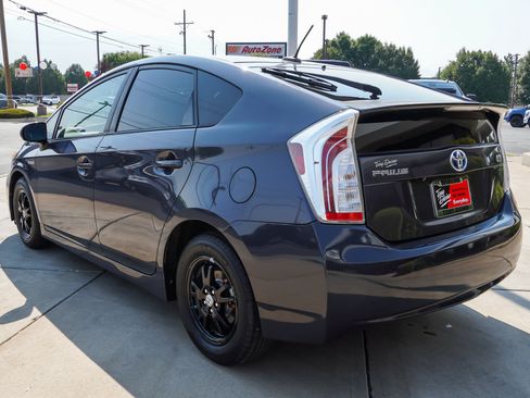 Used 2013 Toyota Prius Four w/ Deluxe Solar Roof Pkg FWD image 6