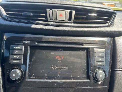 Used 2020 Nissan Rogue S FWD image 15