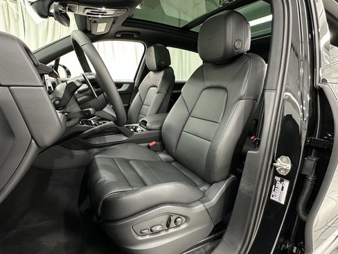 Certified 2025 Porsche Cayenne image 31