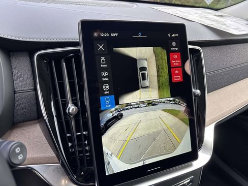 New 2026 Volvo XC90 B6 Plus w/ Protection Package Premier image 21