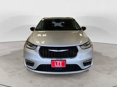 Certified 2024 Chrysler Pacifica Touring-L image 10