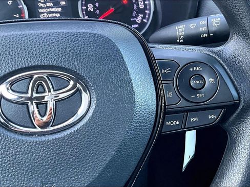 Used 2021 Toyota RAV4 LE FWD image 24