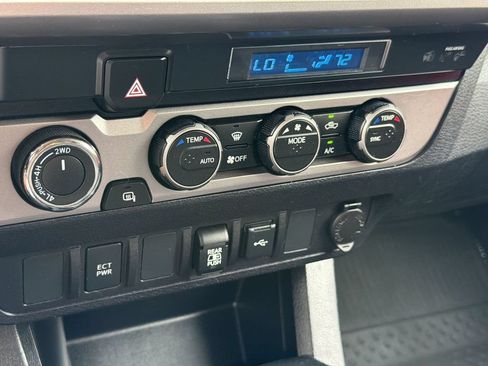 Used 2021 Toyota Tacoma SR5 AWD/4WD image 22