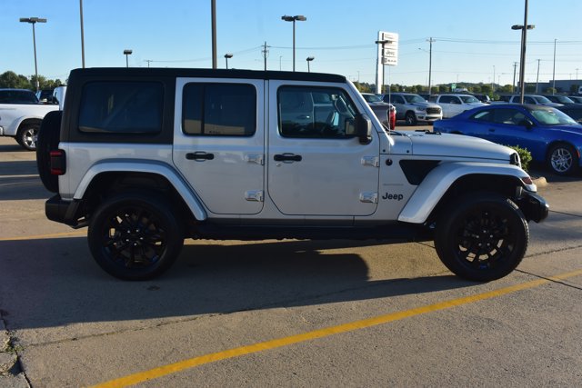 Used 2023 Jeep Wrangler Unlimited Sahara AWD/4WD image 4