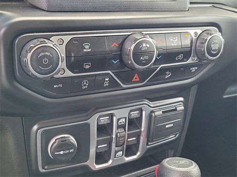 Used 2019 Jeep Wrangler Unlimited Sahara image 27