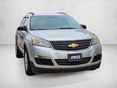Used 2017 Chevrolet Traverse LS image 3