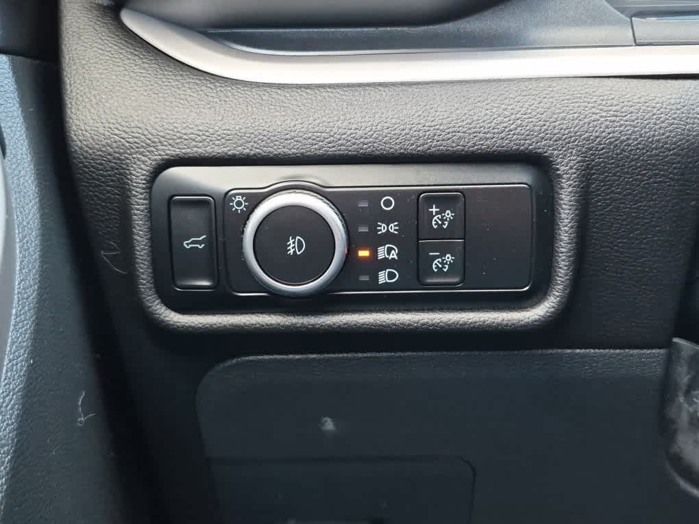 Used 2024 Ford Explorer XLT w/ Equipment Group 202A AWD/4WD image 21