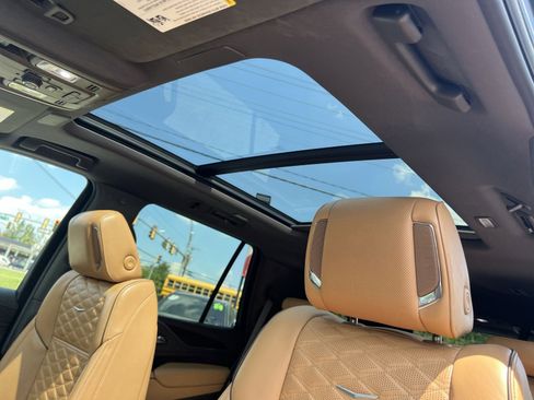 Used 2024 Cadillac Escalade Premium Luxury w/ Performance Package AWD/4WD image 24