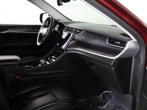 Used 2023 Jeep Grand Cherokee Limited image 24