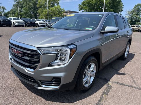 Used 2023 GMC Terrain SLE FWD image 3