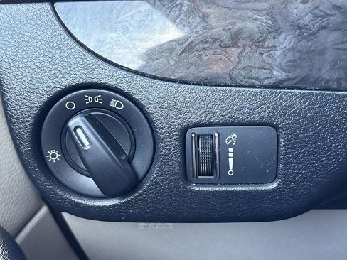 Used 2020 Dodge Grand Caravan SE w/ UConnect Hands-Free Group image 25