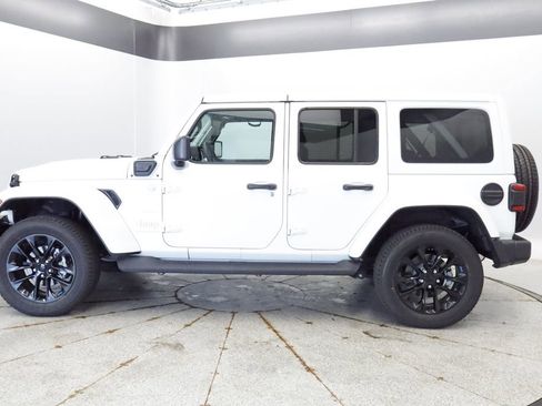 Used 2023 Jeep Wrangler Unlimited Sahara w/ Cold Weather Group AWD/4WD image 2