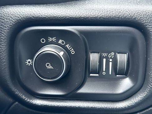 Used 2020 RAM 3500 Tradesman w/ Chrome Appearance Group image 28