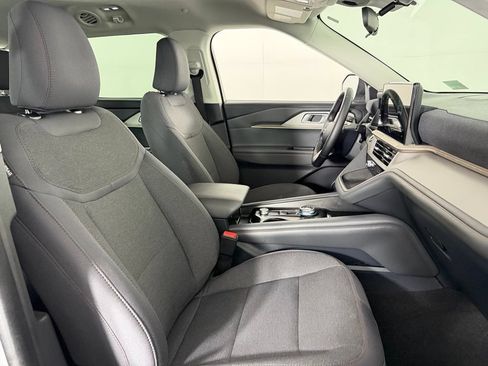 Used 2025 Ford Explorer Active RWD image 34