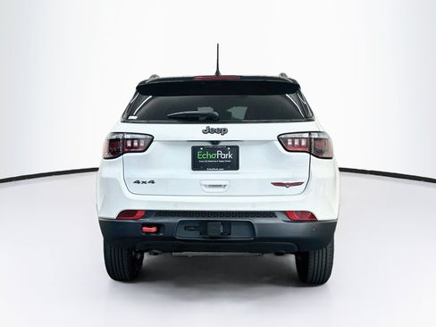 Used 2025 Jeep Compass Trailhawk w/ Trailer Tow Group AWD/4WD image 7
