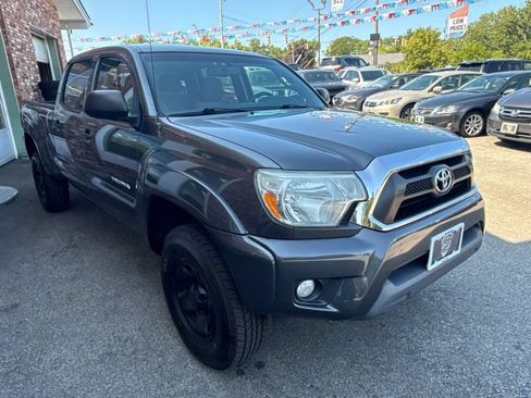 Used 2013 Toyota Tacoma 4x4 Double Cab w/ SR5 Pkg image 3