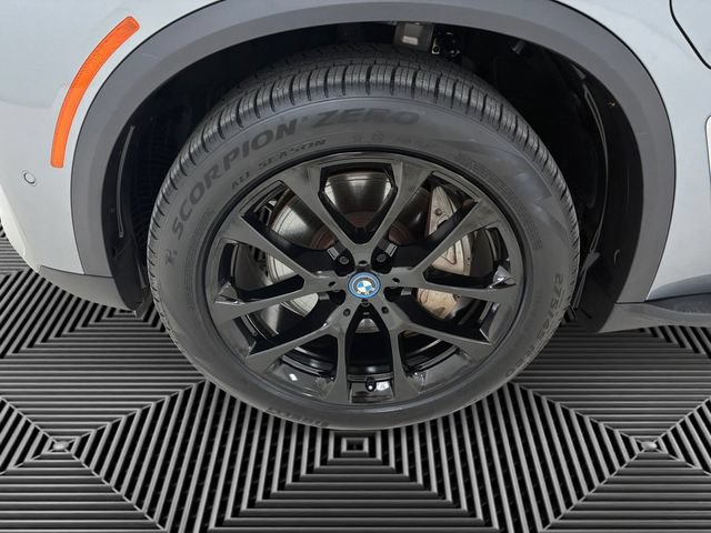 Used 2025 BMW X5 xDrive50e AWD/4WD image 9