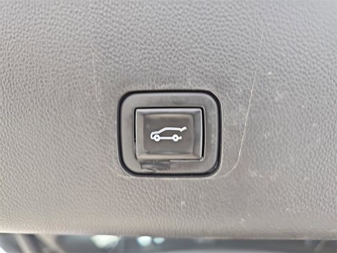 Certified 2020 Chevrolet Traverse LT w/ LT Premium Package image 21