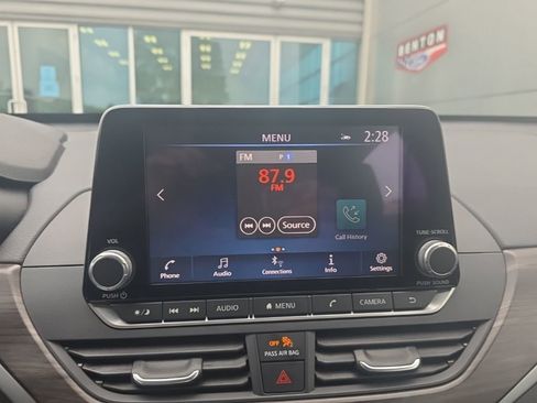 Used 2025 Nissan Altima 2.5 SV FWD image 21
