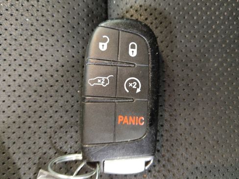 Used 2019 Jeep Grand Cherokee Altitude image 32