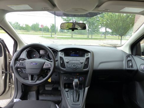 Used 2018 Ford Focus SE FWD image 33