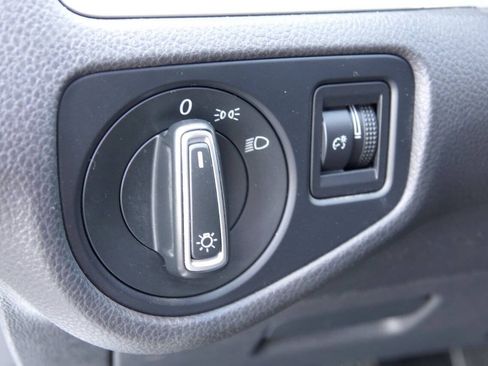 Used 2015 Volkswagen Golf TDI S FWD image 64