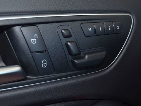 Used 2015 Mercedes-Benz GLA 250 image 12