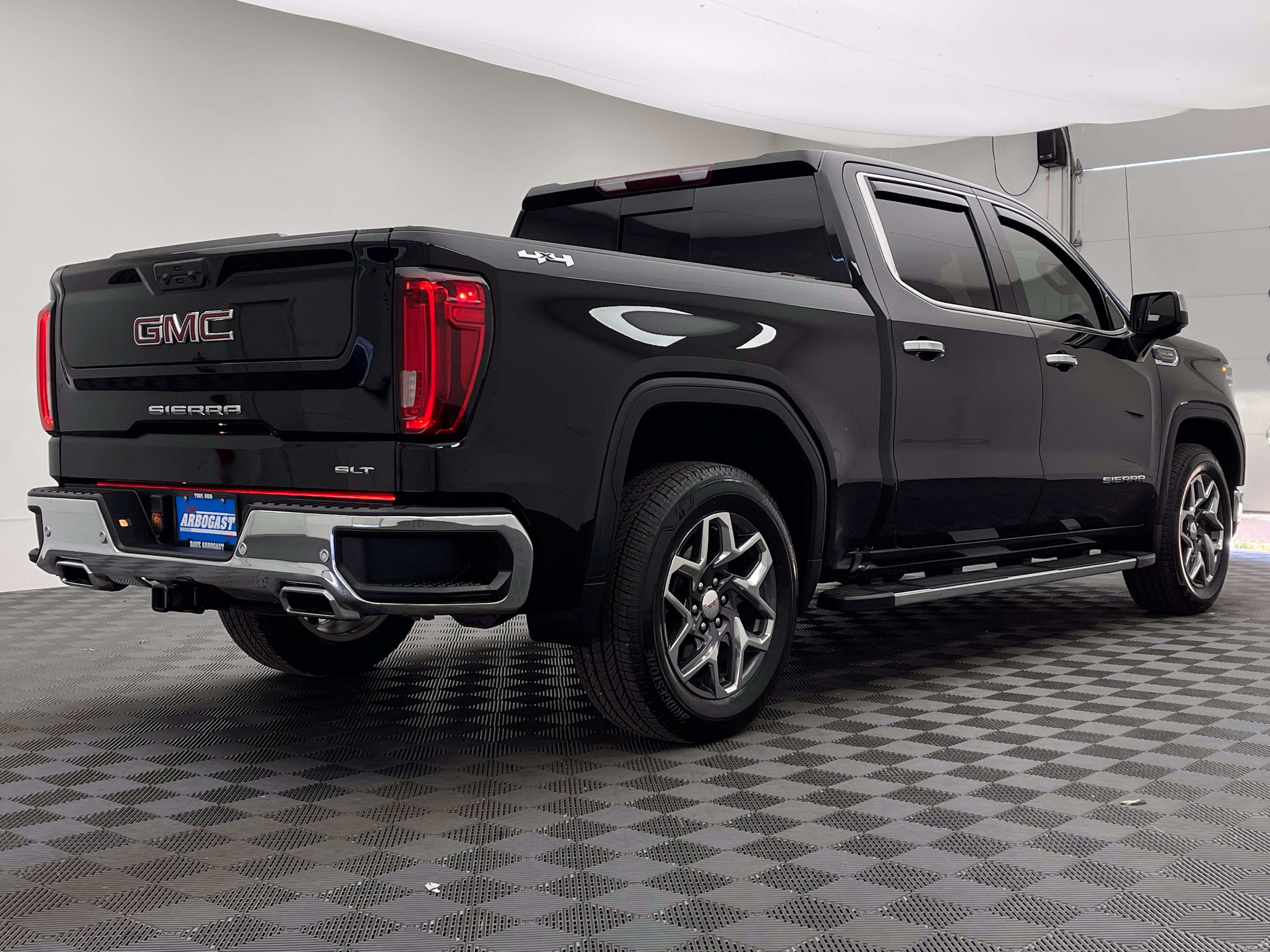 Used 2025 GMC Sierra 1500 SLT w/ SLT Premium Plus Package AWD/4WD image 8