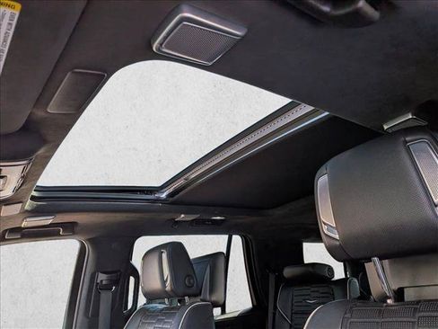 Used 2023 Cadillac Escalade Premium Luxury Platinum AWD/4WD image 16