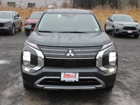 Used 2025 Mitsubishi Outlander SE AWD/4WD image 2