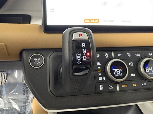 Used 2025 Land Rover Defender 110 S image 21