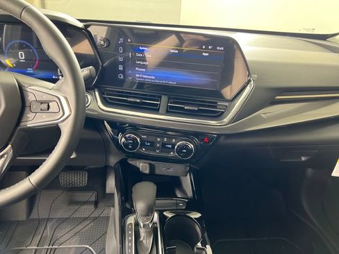 New 2026 Chevrolet Trax ACTIV w/ Sunroof Package FWD image 16
