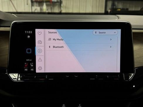 Used 2025 Volkswagen Atlas SE image 32