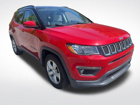 Used 2020 Jeep Compass Latitude FWD image 3