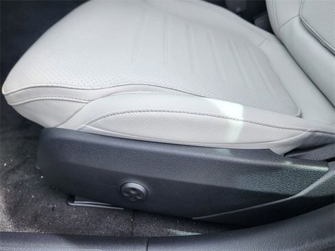 New 2025 Mercedes-Benz C 300 4MATIC Sedan image 9