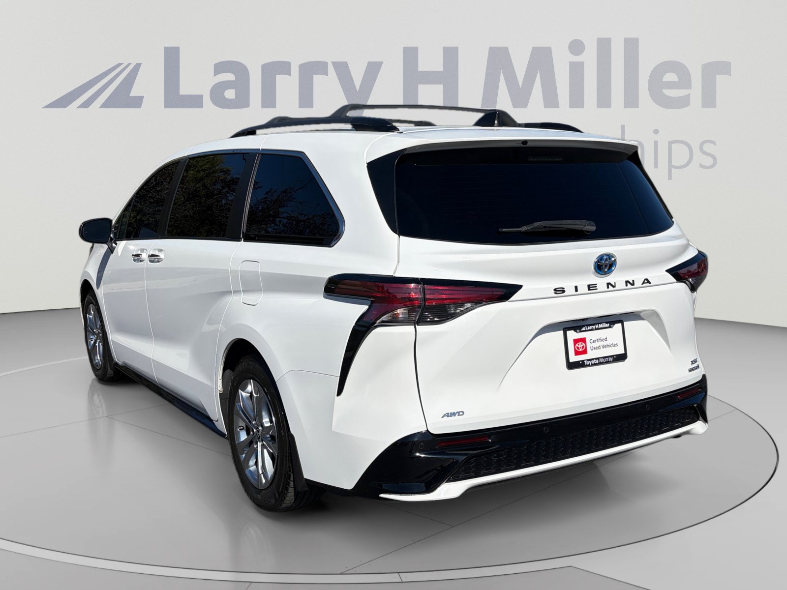 Certified 2022 Toyota Sienna XSE w/ XSE Plus Package AWD/4WD image 3