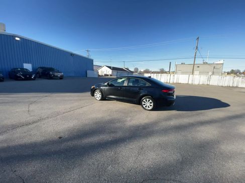 Used 2025 Toyota Corolla LE image 16