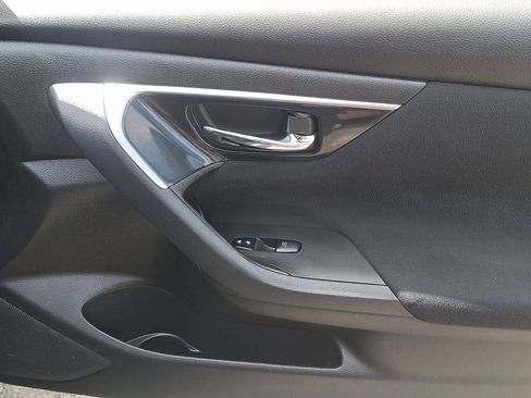 Used 2014 Nissan Altima 2.5 SV w/ Convenience Package FWD image 10
