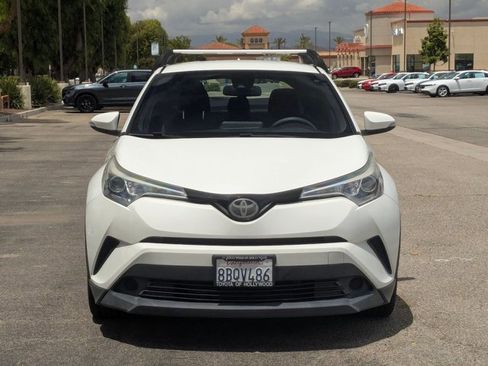 Used 2018 Toyota C-HR XLE FWD image 2