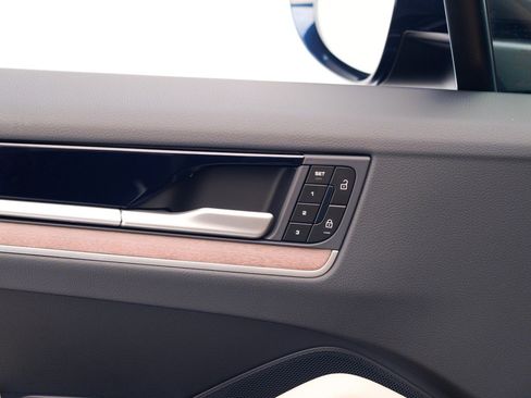 New 2026 Porsche Cayenne image 23