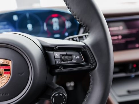 New 2025 Porsche Macan 4S Electric image 16