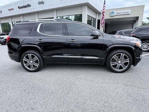 Used 2019 GMC Acadia Denali w/ Technology Package FWD image 4