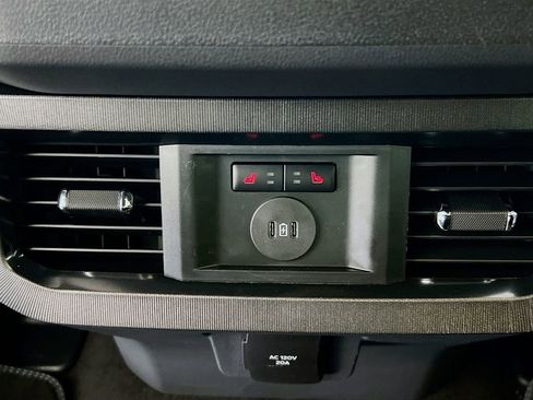 New 2026 Ford F250 Platinum w/ FX4 Off-Road Package image 30