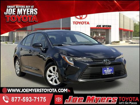 Used 2025 Toyota Corolla LE FWD image 1