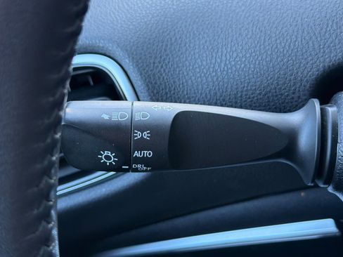 Used 2017 Toyota Prius Prime Premium image 34