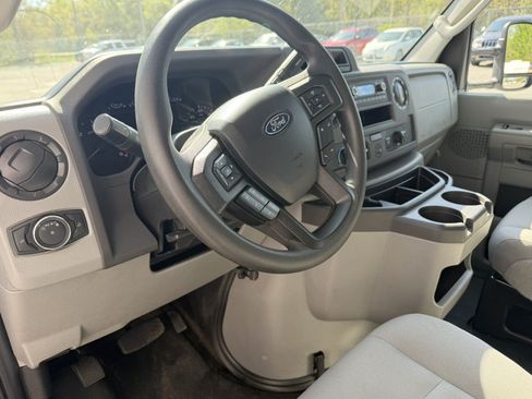 Used 2023 Ford E-450 and Econoline 450 Super Duty w/ Power Windows & Locks Group RWD image 18